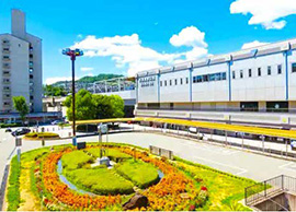 川西能勢口駅前